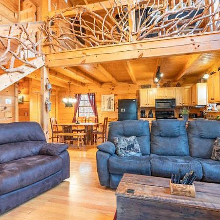 Moonshine Ridge Cabin With Hot Tub And Fire Pit ピジョンフォージ エクステリア 写真